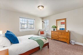 Spacious Home Near River – King Bd, Patio & Garage