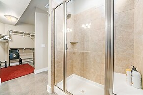 Spacious Home Near River – King Bd, Patio & Garage