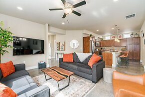 Spacious Home Near River – King Bd, Patio & Garage