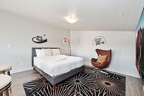 Fancy Townhome Near Old Town, Breweries and River!