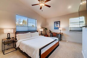 Fancy Townhome Near Old Town, Breweries and River!