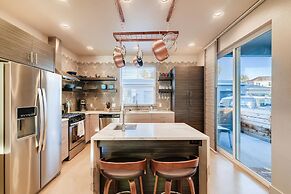 Fancy Townhome Near Old Town, Breweries and River!