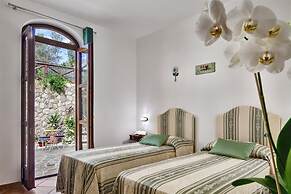 Tulipano - A Charming and Peaceful Hillside Villa With Lovely Views