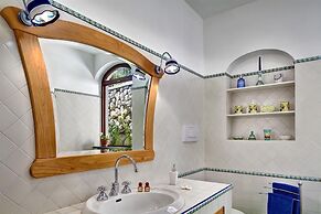 Tulipano - A Charming and Peaceful Hillside Villa With Lovely Views