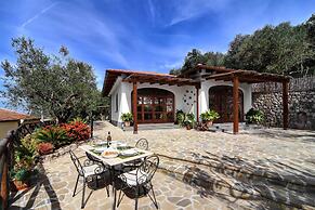 Tulipano - A Charming and Peaceful Hillside Villa With Lovely Views
