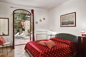 Tulipano - A Charming and Peaceful Hillside Villa With Lovely Views