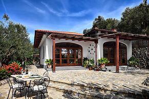 Tulipano - A Charming and Peaceful Hillside Villa With Lovely Views