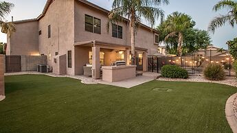 Massive 5 Bdrm Getaway W/pool, Hot Tub, Game Room!