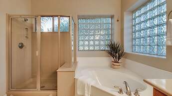 Massive 5 Bdrm Getaway W/pool, Hot Tub, Game Room!