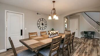 Massive 5 Bdrm Getaway W/pool, Hot Tub, Game Room!