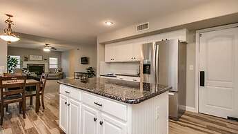 Massive 5 Bdrm Getaway W/pool, Hot Tub, Game Room!