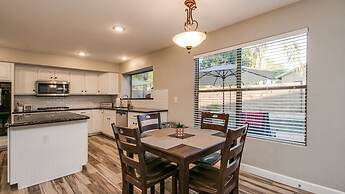 Massive 5 Bdrm Getaway W/pool, Hot Tub, Game Room!