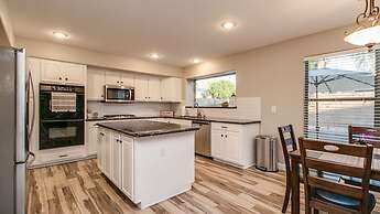 Massive 5 Bdrm Getaway W/pool, Hot Tub, Game Room!