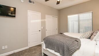 Massive 5 Bdrm Getaway W/pool, Hot Tub, Game Room!