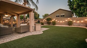 Massive 5 Bdrm Getaway W/pool, Hot Tub, Game Room!