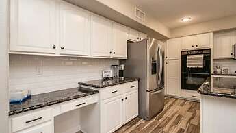 Massive 5 Bdrm Getaway W/pool, Hot Tub, Game Room!