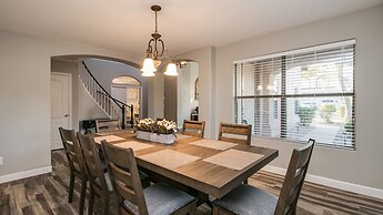 Massive 5 Bdrm Getaway W/pool, Hot Tub, Game Room!