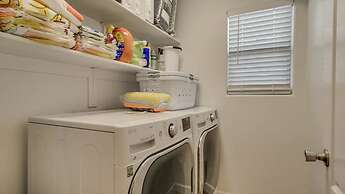 Massive 5 Bdrm Getaway W/pool, Hot Tub, Game Room!