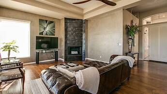 Fabulous 4-bdrm W/breathtaking Views & Pool!