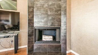 Fabulous 4-bdrm W/breathtaking Views & Pool!