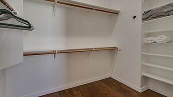 Fabulous 4-bdrm W/breathtaking Views & Pool!