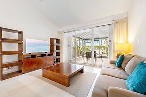 Perfectly Located in the Heart of Seven Mile Beach by RedAwning