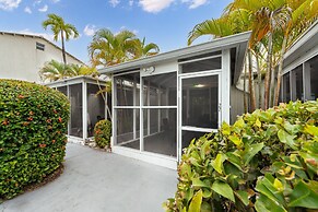 Perfectly Located in the Heart of Seven Mile Beach by RedAwning