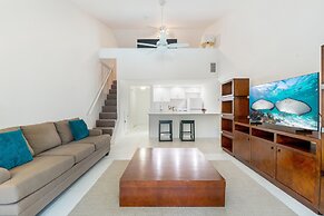 Perfectly Located in the Heart of Seven Mile Beach by RedAwning