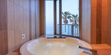 ALBAHOTELANDGLAMPING