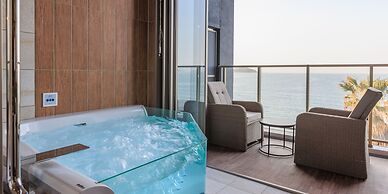 ALBAHOTELANDGLAMPING