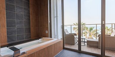 ALBAHOTELANDGLAMPING