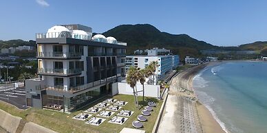 ALBAHOTELANDGLAMPING