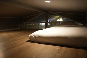 ALBAHOTELANDGLAMPING