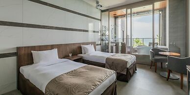 ALBAHOTELANDGLAMPING