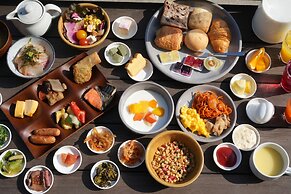 ALBAHOTELANDGLAMPING