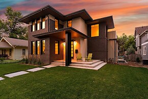 Relaxing in Paradise W Private Roof Top Deck!!