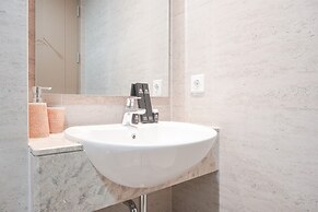 Comfort 2Br At Gold Coast Apartment