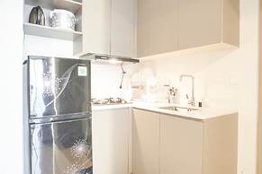 Comfort 2Br At Gold Coast Apartment