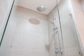 Comfort 2Br At Gold Coast Apartment