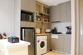 Modern Look And Comfortable 1Br Gold Coast Apartment Pik