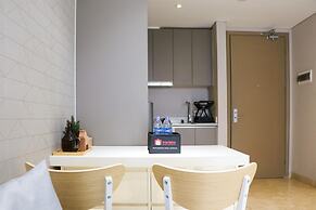 Modern Look And Comfortable 1Br Gold Coast Apartment Pik