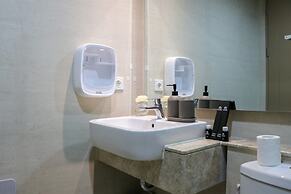 Modern Look And Comfortable 1Br Gold Coast Apartment Pik