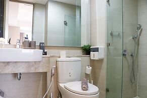 Modern Look And Comfortable 1Br Gold Coast Apartment Pik