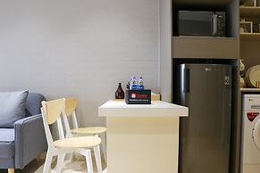Modern Look And Comfortable 1Br Gold Coast Apartment Pik