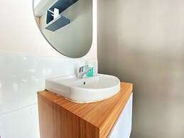 Nice 2Br At Gateway Pasteur Apartment