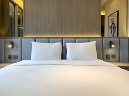 Warm And Modern Look Studio Room At Gold Coast Apartment