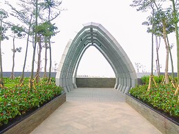 Warm And Modern Look Studio Room At Gold Coast Apartment