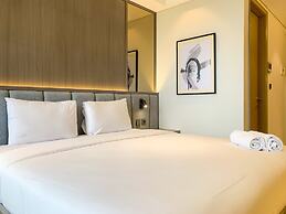 Warm And Modern Look Studio Room At Gold Coast Apartment