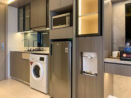 Warm And Modern Look Studio Room At Gold Coast Apartment