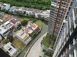 Warm And Modern Look Studio Room At Gold Coast Apartment